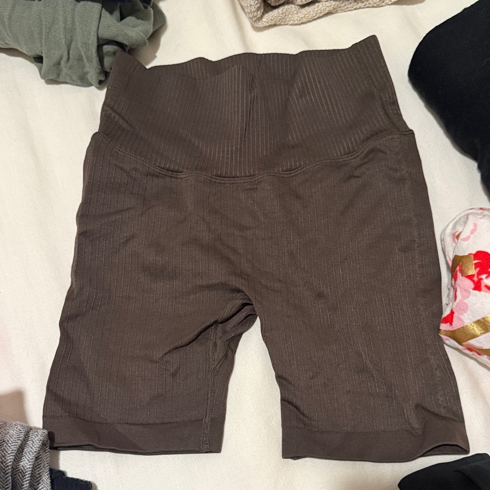 High-Waist Ribbed Bike Shorts XS green Brown